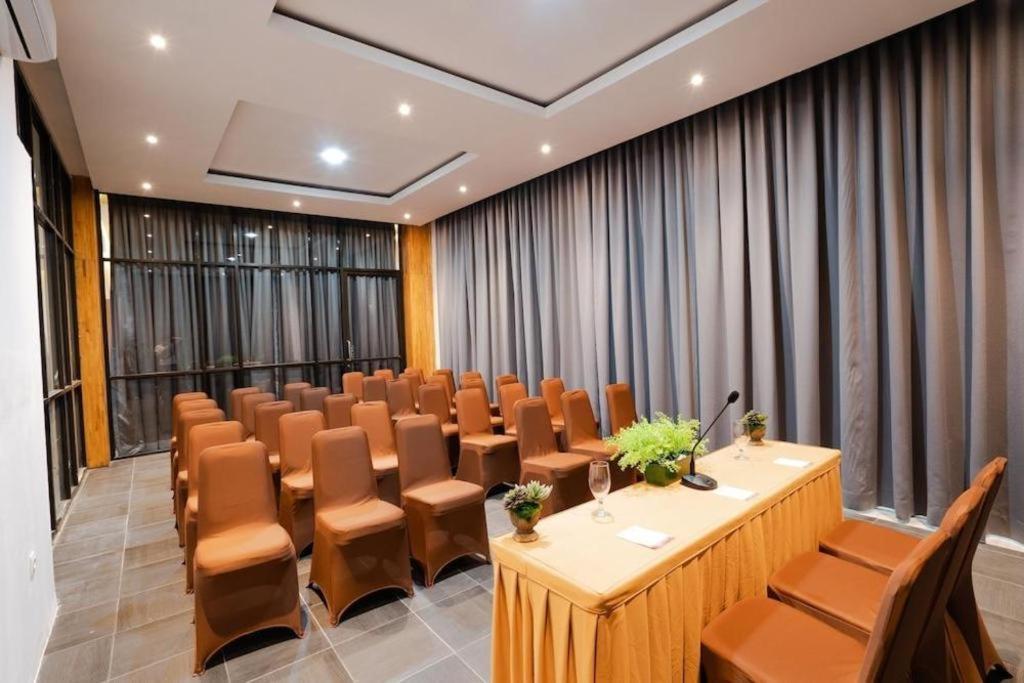 The Crew Hotel Kualanamu International Airport Medan Eksteriør billede