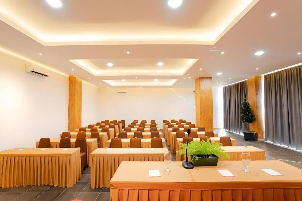 The Crew Hotel Kualanamu International Airport Medan Eksteriør billede