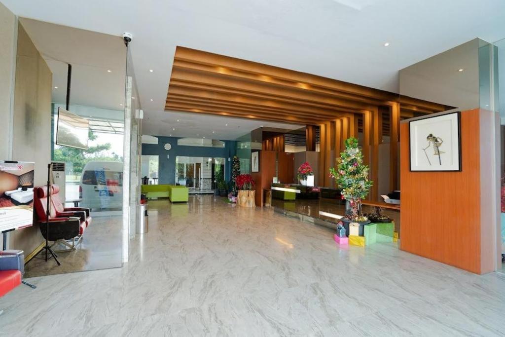 The Crew Hotel Kualanamu International Airport Medan Eksteriør billede