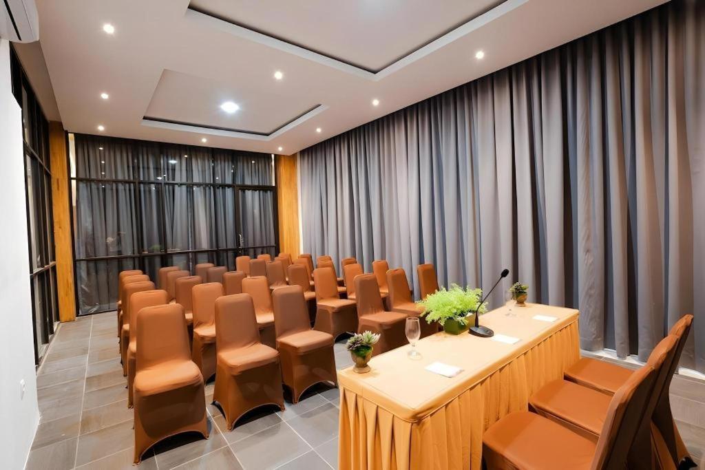 The Crew Hotel Kualanamu International Airport Medan Eksteriør billede