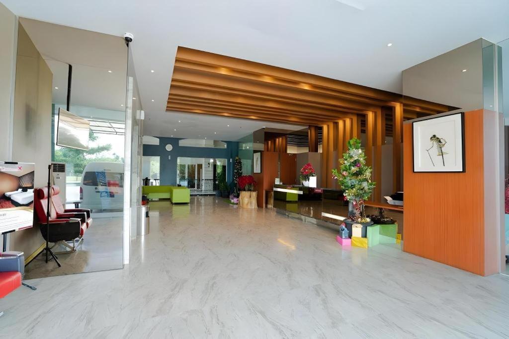 The Crew Hotel Kualanamu International Airport Medan Eksteriør billede